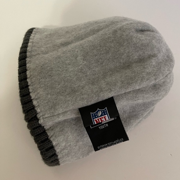 Youth Gray Jacksonville Jaguars Beanie. - Picture 2 of 2